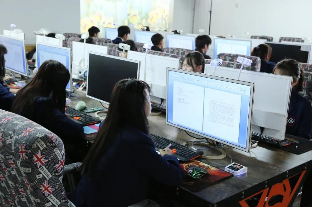 甘肅秦隴技工學(xué)校2020年招生簡章——計(jì)算機(jī)網(wǎng)絡(luò)技術(shù)服務(wù)專業(yè)